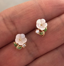 Load image into Gallery viewer, Studs with Spring flowers