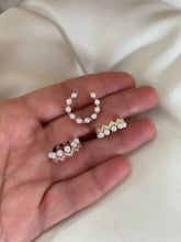 Load image into Gallery viewer, Cartilage earrings with pearls and crown - Earring
