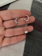 Load image into Gallery viewer, Clear night skies  - earring