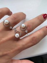 Load image into Gallery viewer, Pearl Ring with single clear zircon - Adjustable