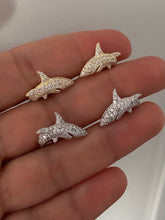 Laden Sie das Bild in den Galerie-Viewer, Shark earrings