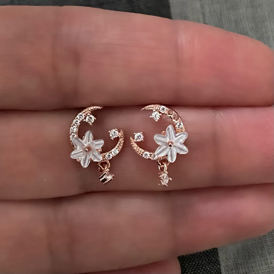 Crescend with flowers -  earring