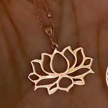 Load image into Gallery viewer, Necklaces with large pendants