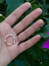 Load image into Gallery viewer, Bone design rings