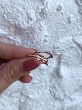 Load image into Gallery viewer, Bone design rings