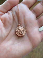 Load image into Gallery viewer, Medusa pendant