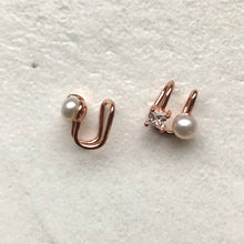 Load image into Gallery viewer, Cartilage earring with Pearl