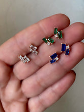 Laden Sie das Bild in den Galerie-Viewer, Pretty Studs with two princess cut stones