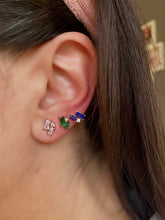 Laden Sie das Bild in den Galerie-Viewer, Pretty Studs with two princess cut stones