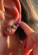Laden Sie das Bild in den Galerie-Viewer, Pretty Studs with two princess cut stones