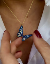 Cargar imagen en el visor de la galería, Large Blue Enamel Butterfly Necklace
