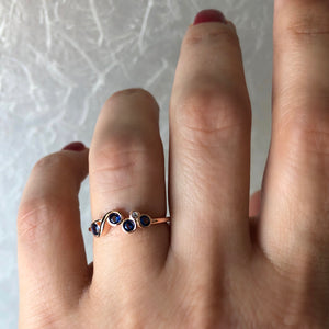 Ring with 4 dark blue stones