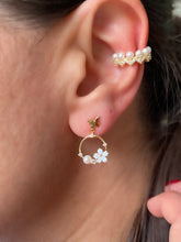 Load image into Gallery viewer, Cartilage earrings with pearls and crown - Earring