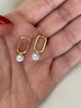 Cargar imagen en el visor de la galería, Ear Cuffs with single pearl - Earrings