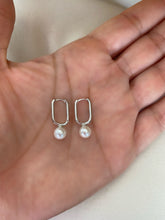 Cargar imagen en el visor de la galería, Ear Cuffs with single pearl - Earrings