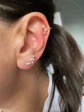 Cargar imagen en el visor de la galería, Cartilage earrings - Three stars