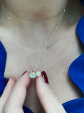 Cargar imagen en el visor de la galería, Seashell and starfish necklaces with pearls