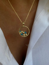 Charger l&#39;image dans la galerie, Pendant with turquoise hearts on a circle