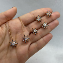 Carica l&#39;immagine nel visualizzatore di Gallery, Seven pointed star - Earring with clear zircons