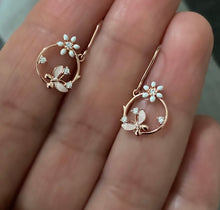Load image into Gallery viewer, Spring Earrings - Ear drops