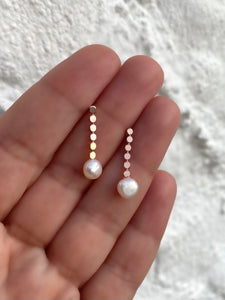 Ear drops with pearls on button chain
