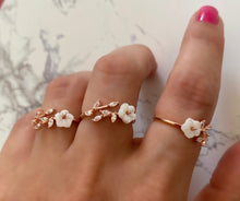Cargar imagen en el visor de la galería, Spring Flowers - Rings with single flower