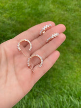 Cargar imagen en el visor de la galería, Earrings with Pave set pearls