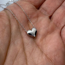 Cargar imagen en el visor de la galería, Heart Shaped necklace without stones