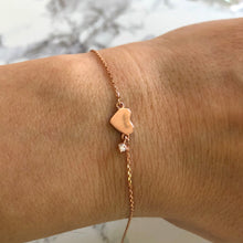 Carregar imagem no visualizador da galeria, Dainty bracelet with tiny heart