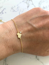 Carregar imagem no visualizador da galeria, Dainty bracelet with tiny heart