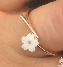Cargar imagen en el visor de la galería, Spring Flowers - Rings with single flower