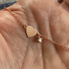 Load image into Gallery viewer, Dainty bracelet with tiny heart