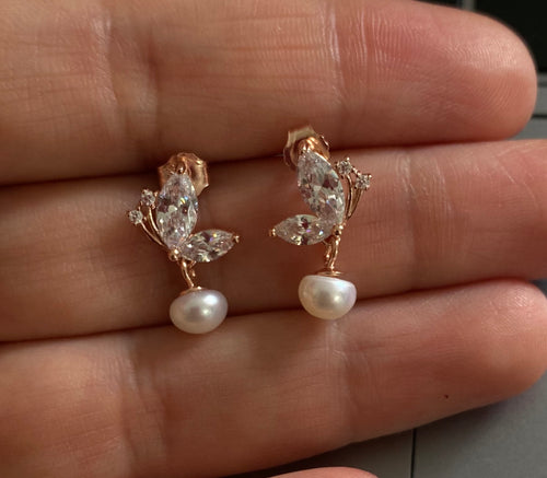 Butterfly earring with pearl
