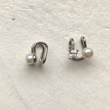 Cargar imagen en el visor de la galería, Cartilage earring with Pearl