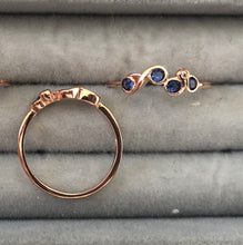 Cargar imagen en el visor de la galería, Ring with 4 dark blue stones