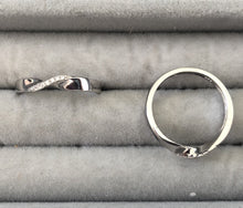 Cargar imagen en el visor de la galería, Thin Rings with clear zircon stones - Sparkle Collection