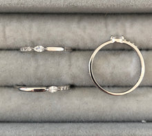 Carregar imagem no visualizador da galeria, Thin Rings with clear zircon stones - Sparkle Collection