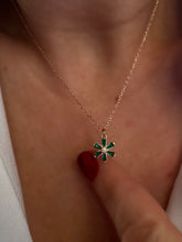 Cargar imagen en el visor de la galería, Pretty flower Necklaces with colourful stones